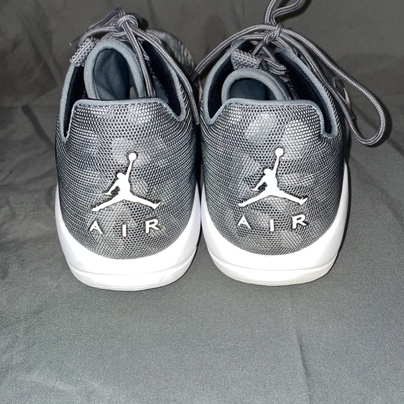Size 8.5 Men’s Air Jordan Athletic Shoes Sneakers - Picture 5 of 6